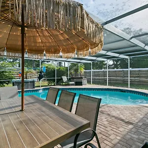 Holiday home Spacious Modern House. Private Heated Pool And, Sarasota